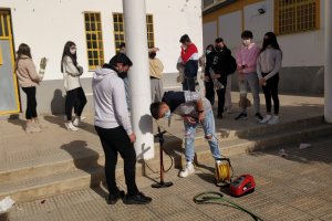 Los alumnos del IES Mar Serena en el taller de astronáutica