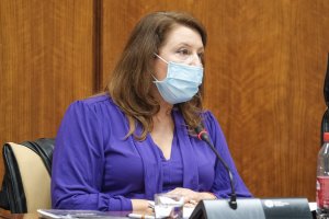 Carmen Crespo en la Comisión de Presupuestos 2022.