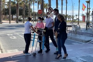 El alcalde de Almería en la visita a Neuroal.