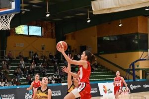 La jugadora almeriense disfrutando del baloncesto.