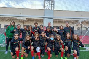 Con fuerza han llegado las jugadoras del alevín-benjamín de la UD Pavía a la liga masculina