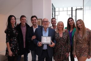 El Doctor Alberto Fernández Sánchez y su equipo.
