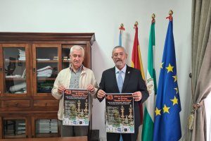 El director del torneo y el alcalde en la presentación del evento.
