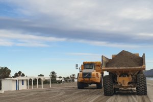 Maquinaria y efectivos trabajando esta mañana en la zona afectada