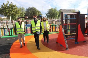 El alcalde de El Ejido, Francisco Góngora, visitando una de las actuaciones realizadas.
