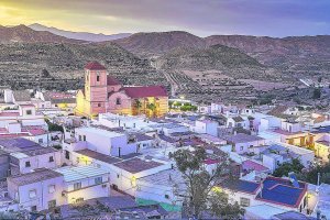 Lucainena de las Torres remodela un complejo turístico para atraer a más visitantes.