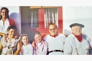 José Luis Martínez, segundo por la derecha.