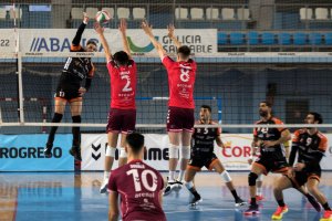 Los favoritos sufren para vencer.