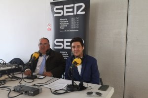 Simón Ruiz presentando la gala junto a Guillermo Mirón