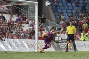 Julián Cuesta en los penaltis contra el Elche en septiembre de 2015.