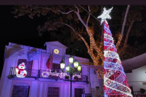 Decoración navideña en Lucainena de las Torres.