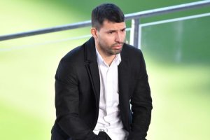 El jugador en rueda de prensa en el Camp Nou.