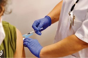 Tercera dosis para los mayores de 40 años.