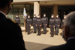 Formación de la Policía Local en el inicio del acto de San Esteban