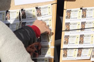 Cada almeriense lleva unos tres décimos de media.