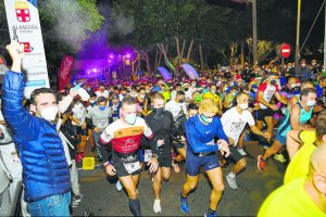 Ramón Fernández-Pacheco dando el pistoletazo de salida a la San Silvestre 2021.