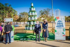 El árbol de Ecovidrio en Roquetas de Mar.