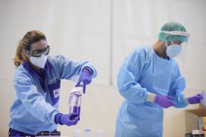 Los test realizados por Salud arrojan más de 1.300 nuevos positivos.