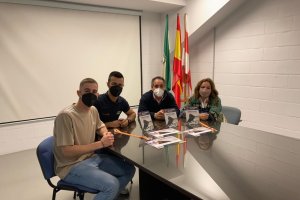 Juanjo Segura con los campeones en el Patronato.