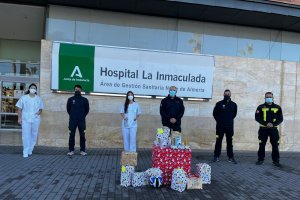 Representantes de bomberos y de personal sanitario.