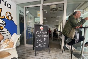 El pasaporte covid se pretende mantener durante varios meses.