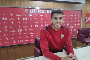 El futbolista serbio del líder de la Segunda División es un profesinal enorme con la cabeza muy bien amueblada.