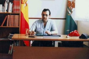Don Luis Alonso Rubio en una imagen de archivo en su etapa como director del Virgen del Saliente.