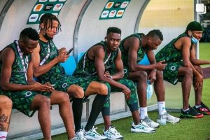 Sadiq en el banquillo de Nigeria.