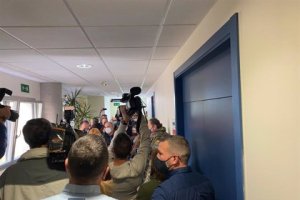 Los ganaderos han irrumpido por la fuerza en el pleno.