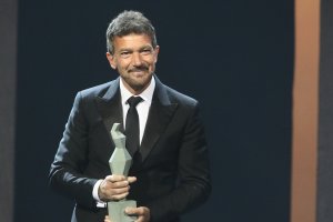 Antonio Banderas, con su Premio Carmen de Honor.