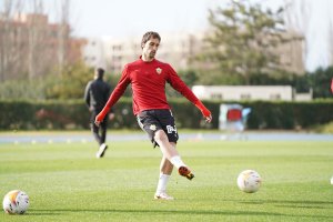 Íñigo Eguaras cambió Zaragoza por Almería para conseguir el ascenso.