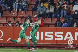 Corpas estalla de alegría tras anotar gol en El Molinón.