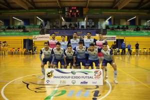 El equipo celeste que se enfrentó al Atlético Benavente.