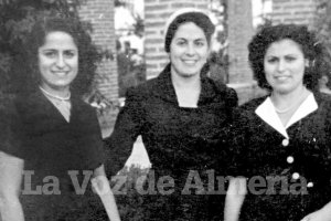 Las hermanas Andújar Prieto en una mañana en el Parque vestidas de domingo.