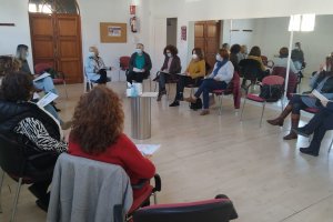 Imagen del encuentro entre la concejala de igualdad y las representantes de las Asociaciones