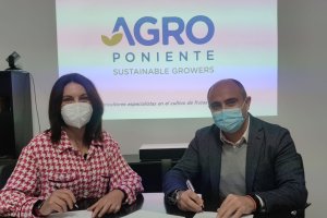 Magdalena Cantero (presidenta de la AECC de Almería) y Jorge Reig (CEO Agroponiente)