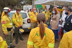 Imagen de archivo de la consejera, Carmen Crespo, con miembros del INFOCA