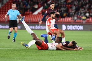 Arnau y Sadiq en el partido con el Huesca celebrado el 27 de noviembre.