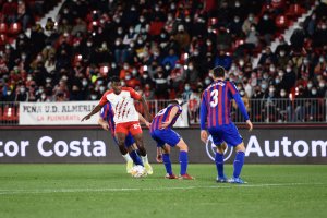 Sergio Akieme está volviendo a ser protagonista en el Almería.