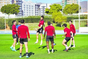 En el vestuario del Almería todos se sienten importantes.