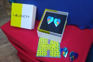 Los pendientes de Lausett con motivo del Día Internacional del Síndrome de Asperger.