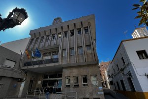 Fachada del Ayuntamiento de Roquetas de Mar.
