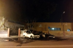 Imagen de los vehículos calcinados.