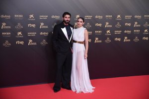 Verónica Echegui y Álex García, investigados por un supuesto pasaporte falso.