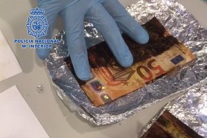 Están acusados de estafar 55.000 euros con billetes tintados.