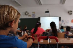 Pediatras, padres y profesores están de acuerdo en que las mascarillas dificultan el aprendizaje.