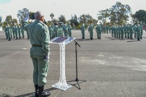 El general preside el acto en Viator