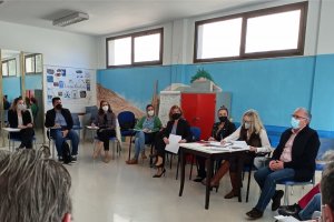 Se crea una mesa única con  los trabajadores que ayudan a las personas sin hogar.