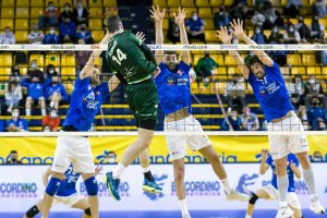 Miki Fornés intentando superar el bloqueo de Melilla.