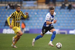 Andrés García persiguiendo a Borja Galán en el Rico Pérez.